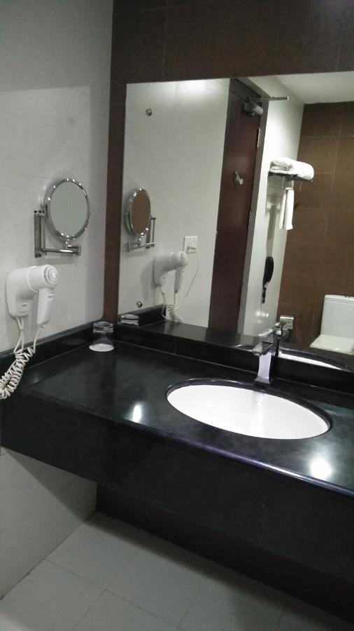Rouba Residency Hotel Ponnāni المظهر الخارجي الصورة